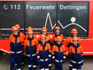 Stolz in Ihren neuen Uniformen. Die JF beim Sommerabschluß 2014